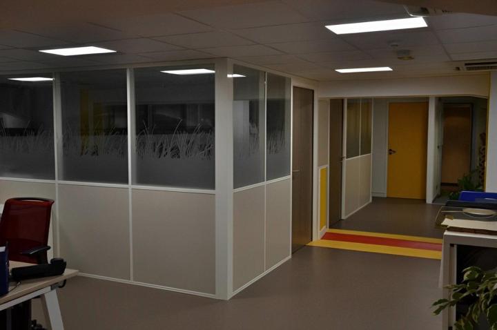 Des cloisons installées efficacement.
